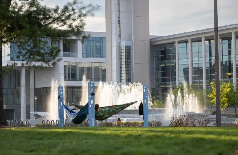 students in hammocks on Missouri State University campus